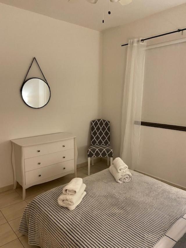 1 Bedroom Garden Flat, Sleeps 4 Pafos Zewnętrze zdjęcie